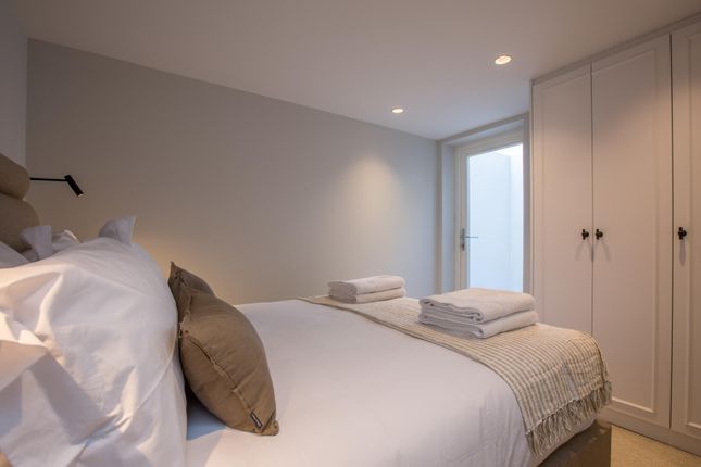 Flat B, 27 Fawcett Street, London photo 4