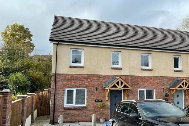 Thumbnail Property to rent in Mynachlog Road, Llanelli
