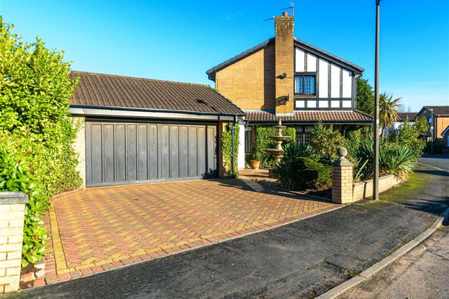 Thumbnail Detached house for sale in Elmridge, Leigh