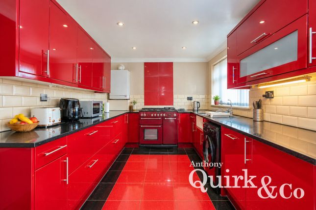 27a, Gafzelle Drive, Canvey Island photo 2