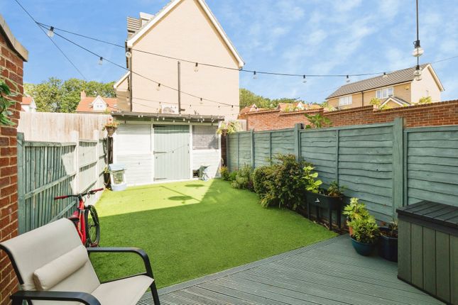 36, Five Oaks Lane, Chigwell photo 2
