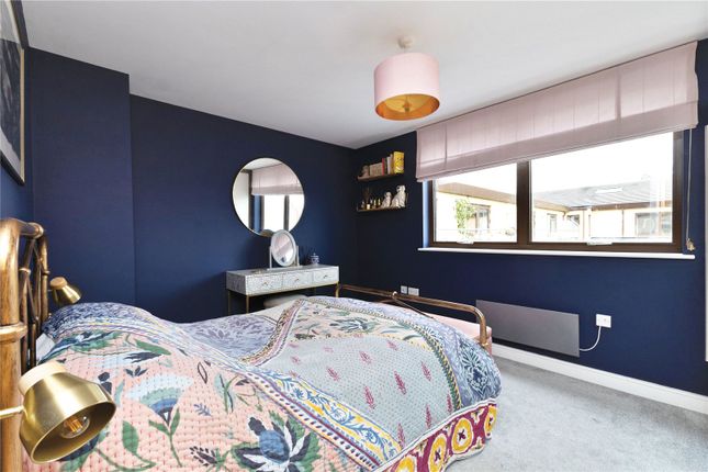 Flat 49, Weirview Place,, Weyside Park, Godalming photo 3
