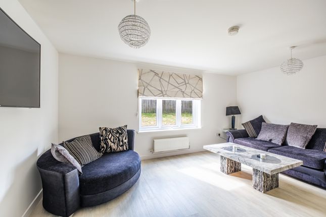 8 Raeside Grove, Newton Mearns, Glasgow photo 5