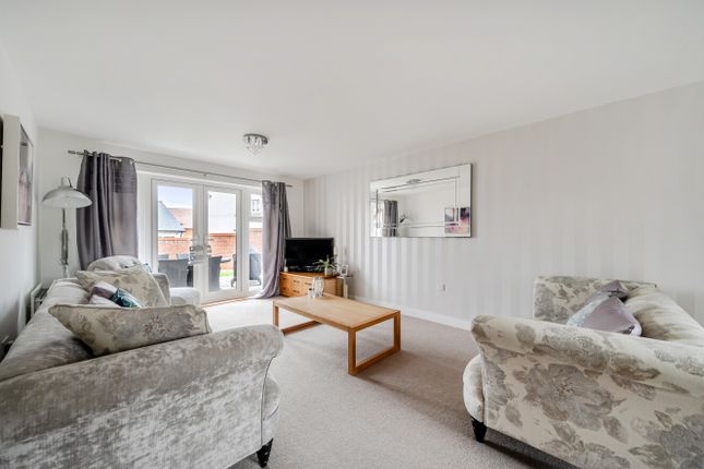 4, William Morris Way, Swindon photo 4