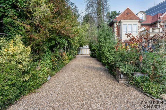 32, Aylmer Drive, Stanmore photo 4