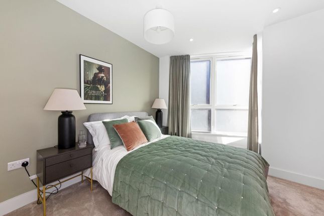 Town house for sale in Highfield Hill, London