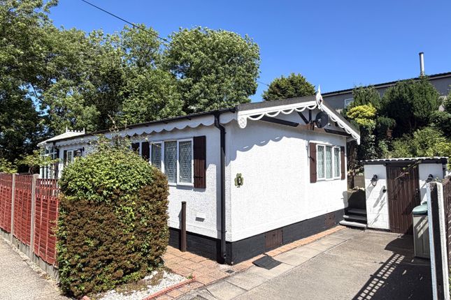 2-bed caravan on 50, Mill Farm Park, Bulkington, £169,950