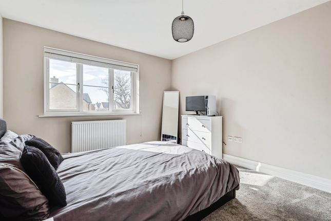 7, Linden Gardens, Carterton photo 4