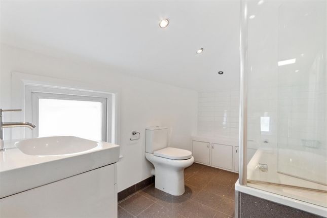Flat for sale in Vant Road, Tooting, Tooting