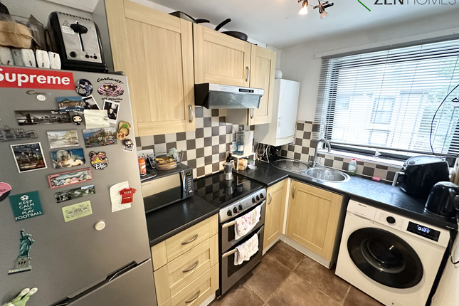 15 Somercoates Close, Barnet photo 4