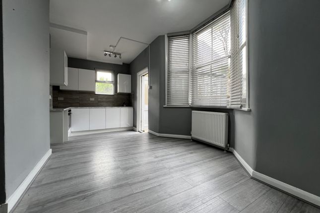 43, Blissett Street, London photo 2