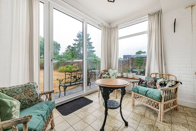 Mayfield, Bradmore Green, Coulsdon photo 4