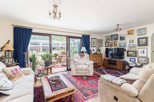17 Herontye Drive, East Grinstead photo 3