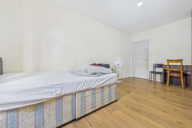 Flat 2 86-90,, High Street, Middlesex photo 4