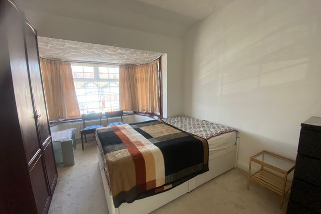 Room to rent in Park Avenue, Southall