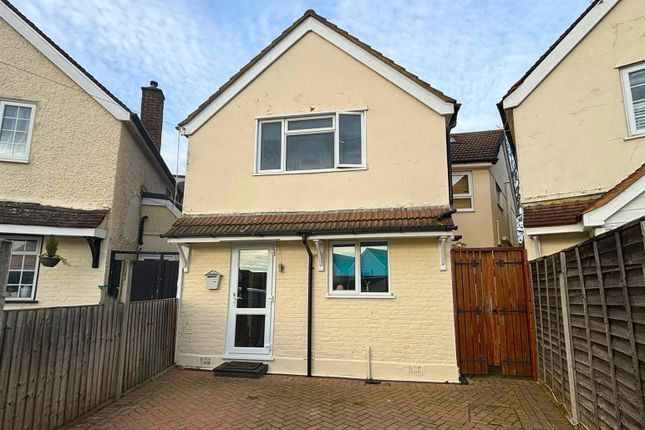 Thumbnail Property for sale in Derwent Close, Addlestone