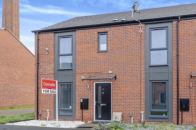 Town house for sale in Pescall Boulevard, Leicester