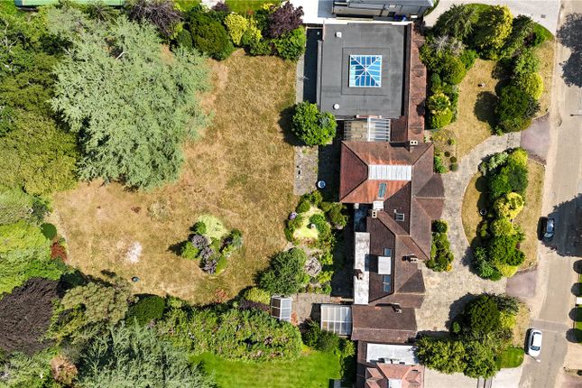 Grimsdyke Manor,, Priory Drive, Stanmore photo 4
