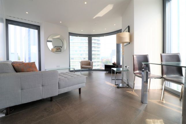 Thumbnail Flat to rent in Chronicle Tower, City Road, Angel, London