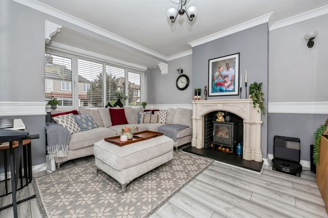 4, Orchard Drive, Grays photo 3