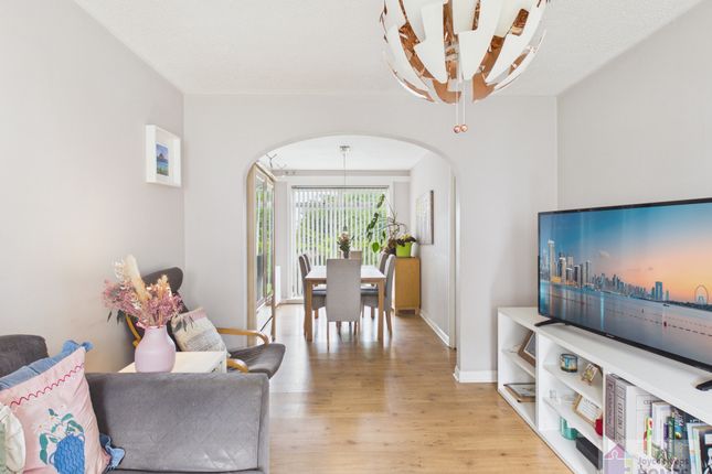 6, Medwin Gardens, Gardenhall, East Kilbride photo 3