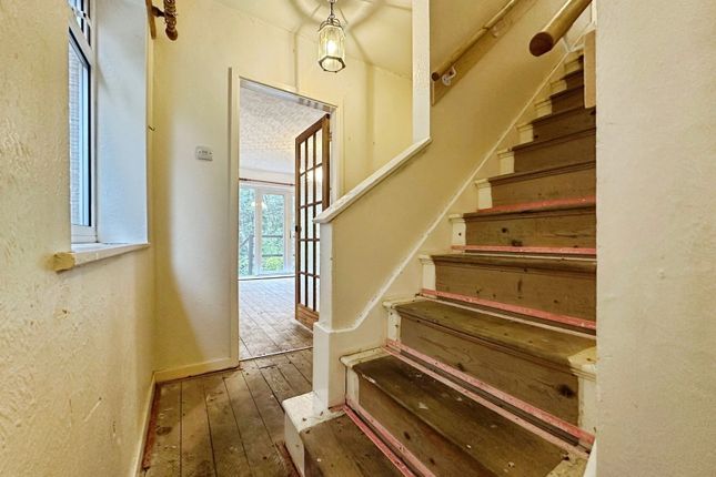 8, The Spinney, Gornal, Dudley photo 2