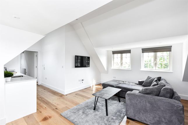 Thumbnail Flat to rent in Connaught Avenue, North Chingford