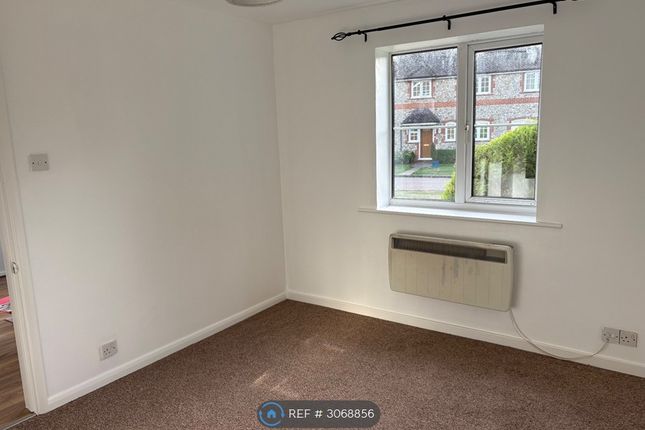 Laird Court, Bagshot photo 3