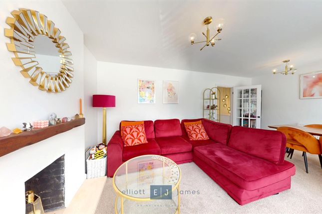 3 Shirley Court, Sedley Rise, Loughton photo 3