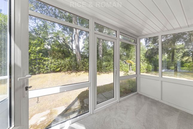 35 Gunters Mead, Queens Drive, Leatherhead photo 4
