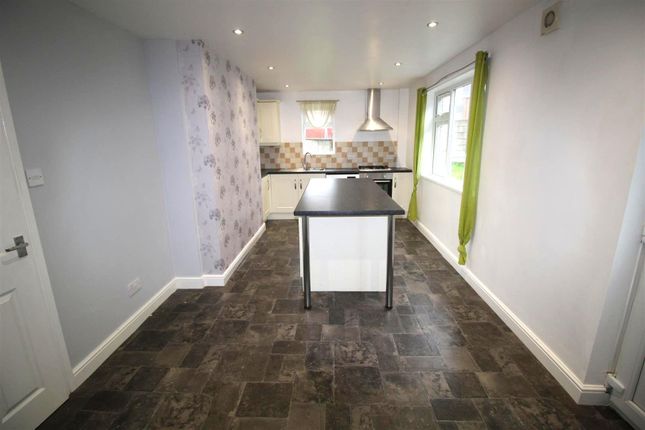 16, Petersmith Crescent, Newark photo 3