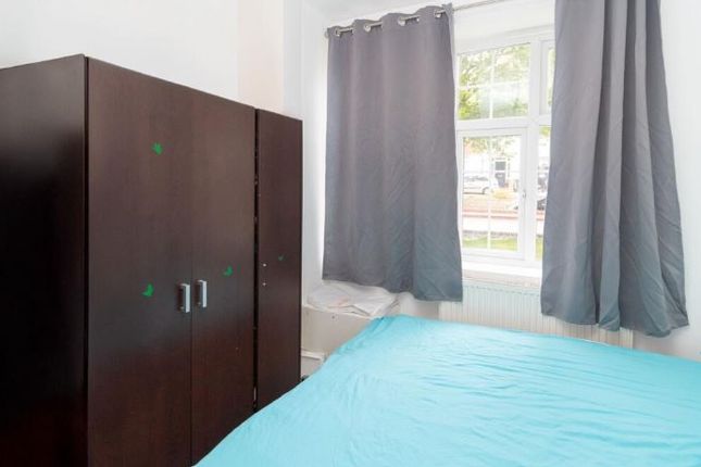 Flat 2 Ranelagh Court, Glendale Avenue, Edgware, Middlesex, HA8 8HP photo 3