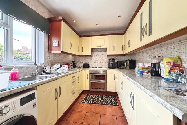 34, Bideford Crescent, Bristol photo 3