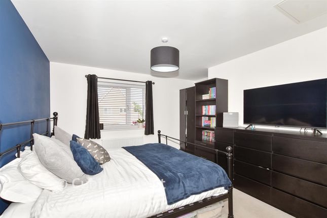 127, Butlers Way, East Grinstead photo 4