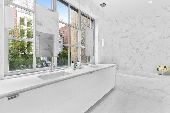 Town house for sale in East 82nd Street, Upper East Side, Manhattan, New York, 10028