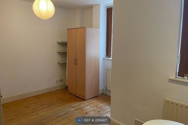 Flat to rent in Clapham Old Town, London