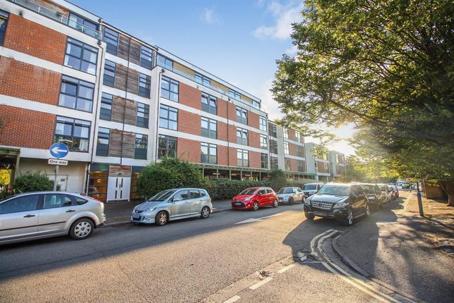 Thumbnail Flat for sale in Victoria Avenue, West Molesey