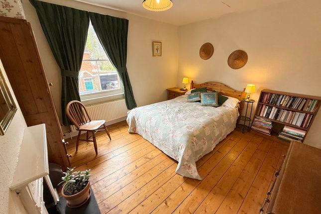 24, Rothschild Road, Wing photo 2