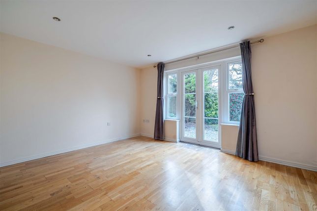 68, Dowles Green, Wokingham photo 3