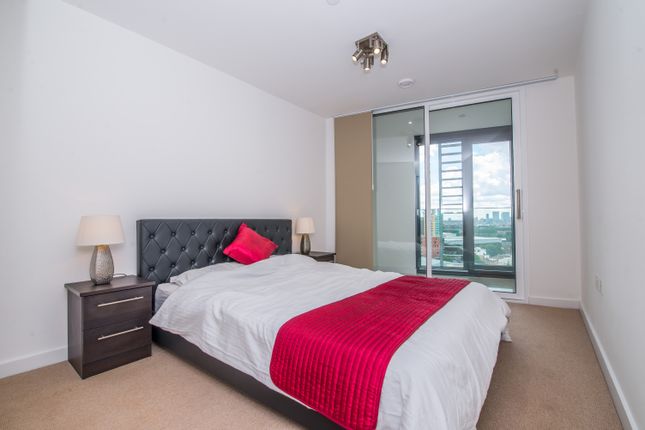 Flat to rent in Unex Tower, Station Street, London