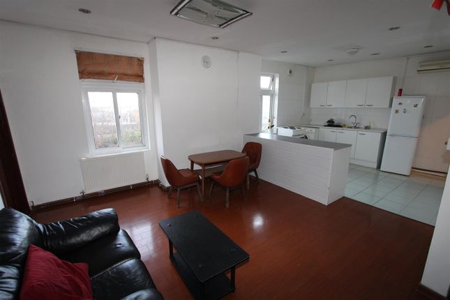 Thumbnail Flat to rent in Dover Street, Sittingbourne