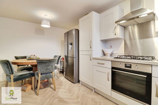 37, Fulmar Drive, Cannock photo 3