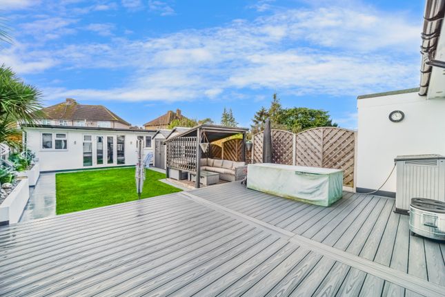 41 School Road, Ashford, Surrey photo 2