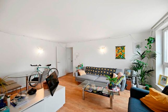 Flat for sale in Commercial Road, London