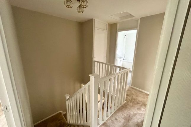 9 Easton End, Basildon photo 4
