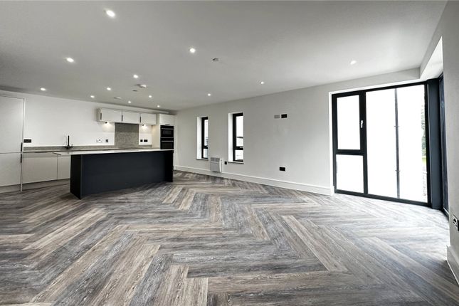 Thumbnail Flat for sale in Park Place, Cardiff