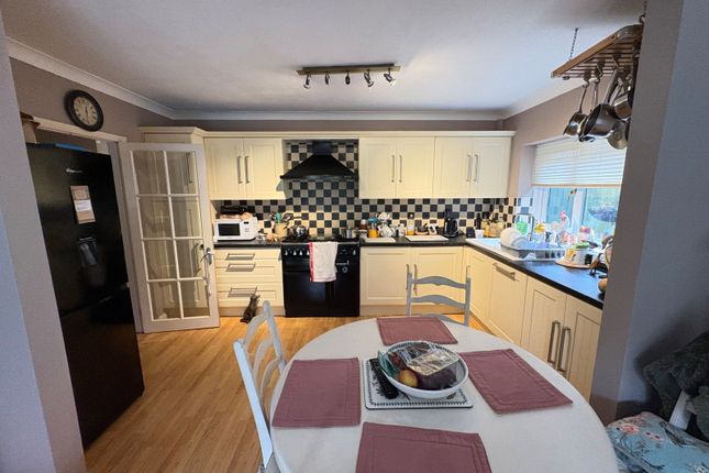 8, Parc Newydd, Llanelli photo 4