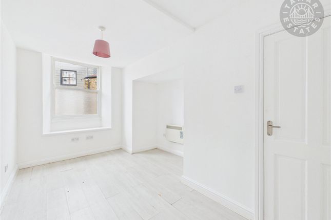 Ground Floor Flat, 28, Fore Street, Cornwall photo 3