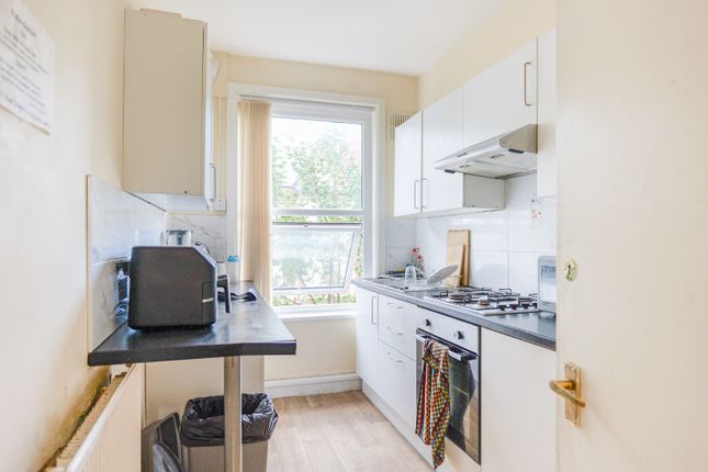 22, Flat B, Hamilton Avenue, Leeds photo 2