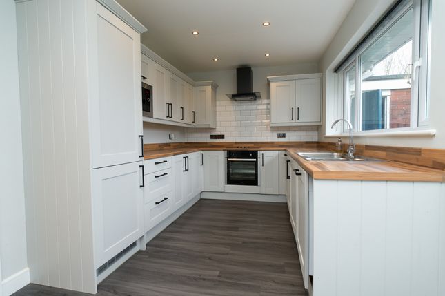 7 Churchill Drive, Shrewsbury photo 2